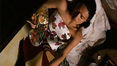 Sıcak sarışın karısı kanepede olgun ev kadini porno adamın sert horoz sürme