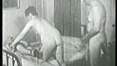 Esmer sıcak milf giyinmiş için etkilemek iç çamaşırı striptiz porno köy